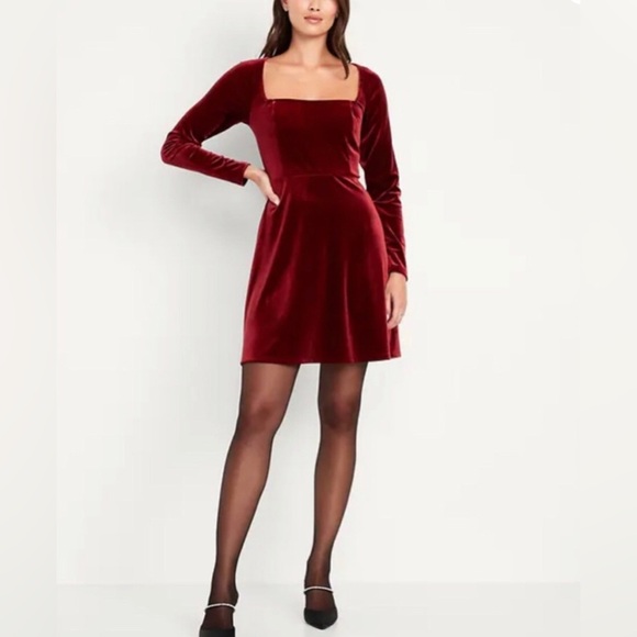 Old Navy Velvet Long Sleeve in Deep Red Fit & Flare Velvet Mini Dress Sz L Tall - Picture 1 of 9